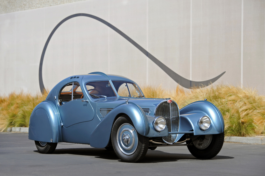 Automobile : Bugatti présente la Mistral, son nouveau modèle assemblé à  Molsheim - France Bleu