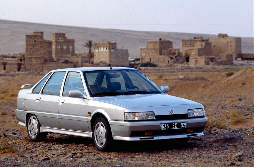 RENAULT 21 TURBO - La chasse aux allemandes.