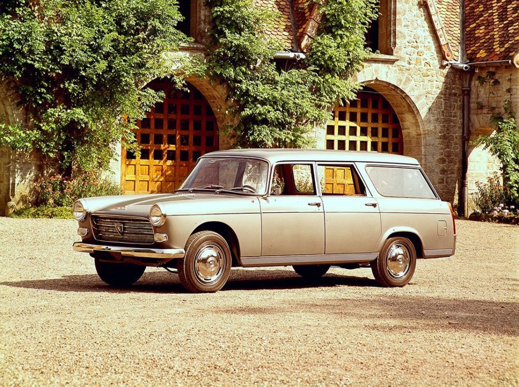 PEUGEOT 404 (berline et break) - Une lionne à l'américaine.