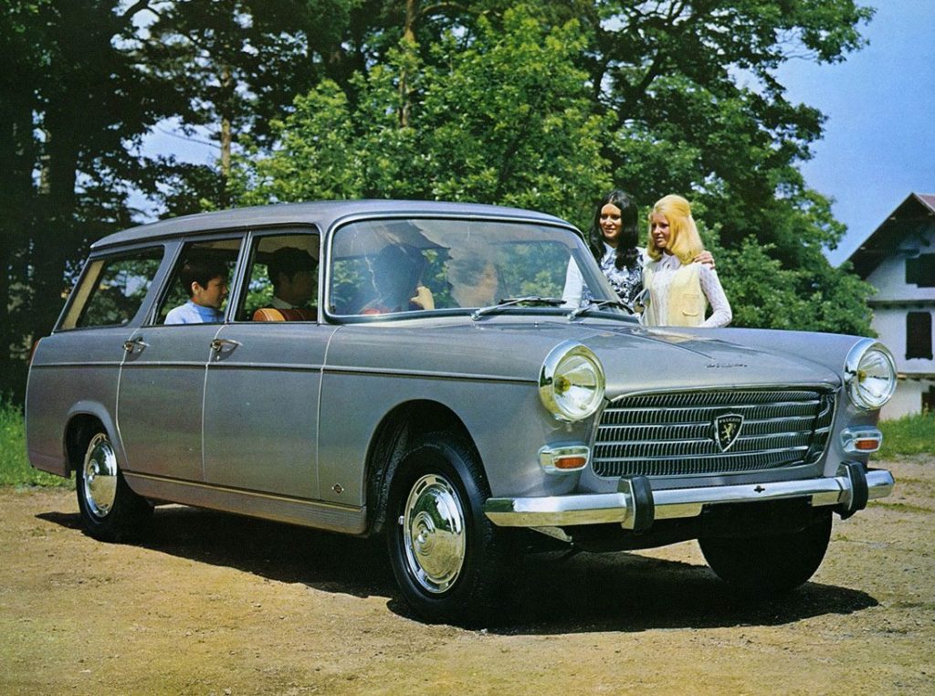 PEUGEOT 404 (berline et break) - Une lionne à l'américaine.