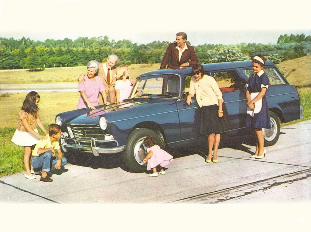 PEUGEOT 404 (berline et break) - Une lionne à l'américaine.