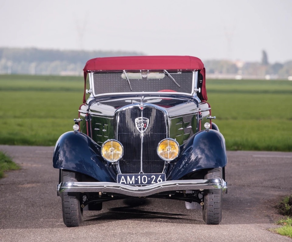 PEUGEOT 601 - La lionne infortunée.