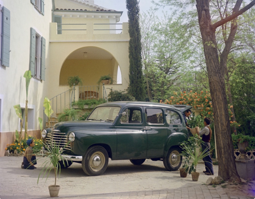 RENAULT COLORALE - La polyvalence du losange.