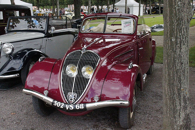 PEUGEOT 302 et 402 - Révolution esthétique à Sochaux.