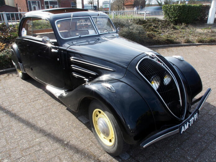 PEUGEOT 302 et 402 - Révolution esthétique à Sochaux.