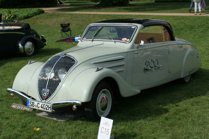 PEUGEOT 302 et 402 - Révolution esthétique à Sochaux.