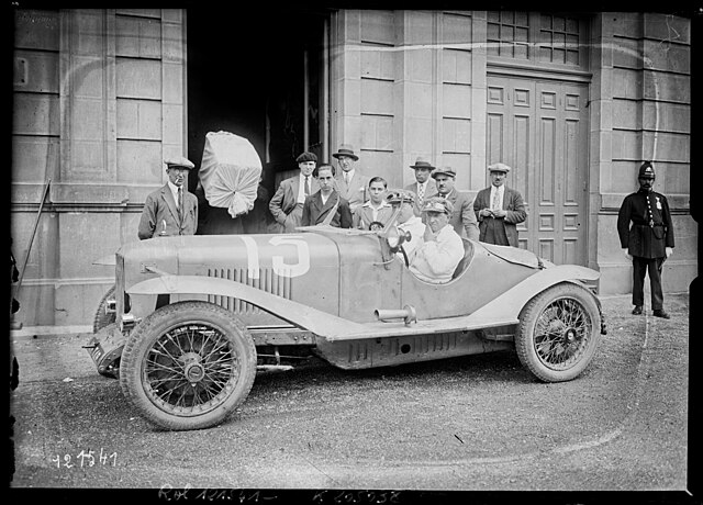 GEORGES IRAT 5 et 6 CV - La voiture de l'élite populaire.